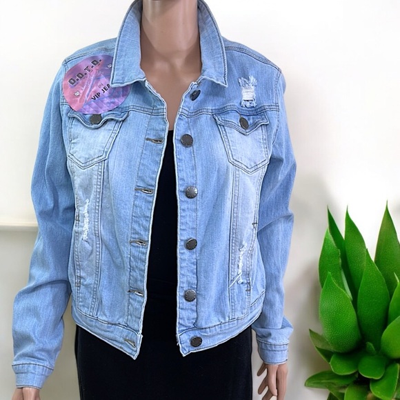 NEW VIP Jeans Distressed Long Sleeve Button Down with Pockets Denim Jacket - Picture 13 of 16